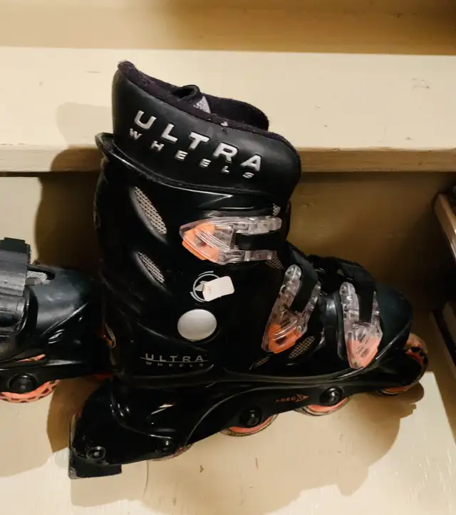 Kids size 1 Ultra Wheels Roller Blades in Skates & Blades in Calgary - Image 4