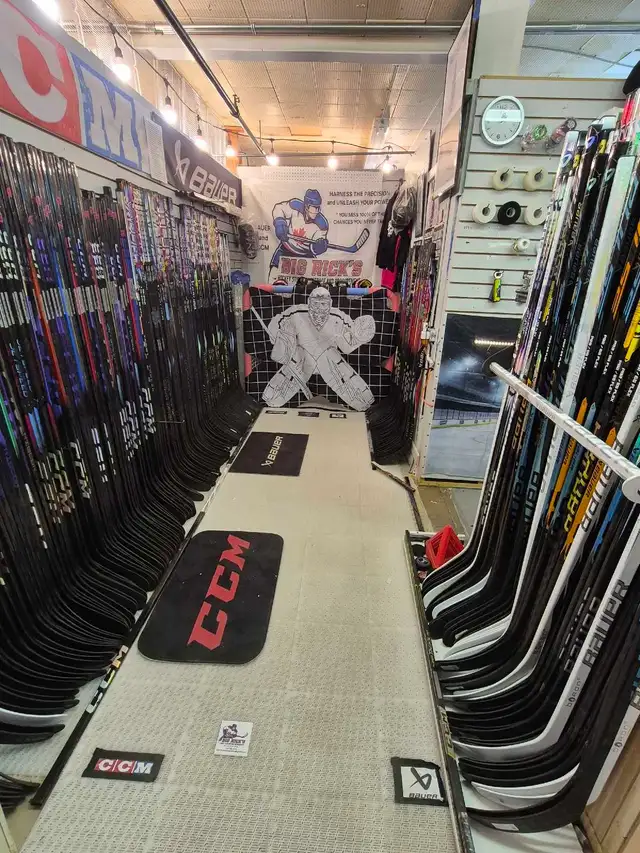 MARCH MADNESS SALE on ALL BAUER and CCM HOCKEY STICKS in Hockey in Mississauga / Peel Region - Image 10