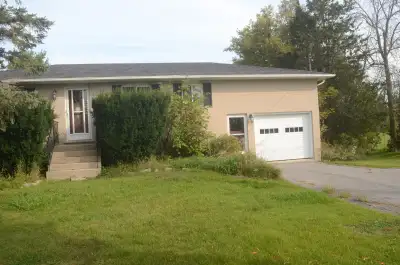 TWO BEDROOM BUNGALOW ALL MAJOR APPLIANCES. SUITABLE FOR SINGLE PERSON OR COUPLE. FINISHED BASEMENT S...