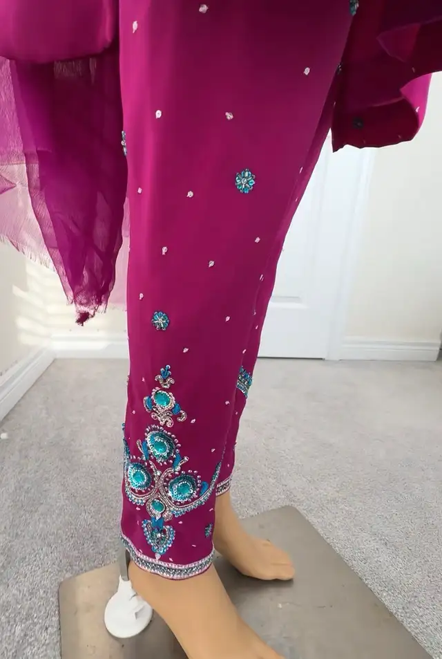 ROYAL PURPLE Punjabi Indian suit 3 pc medium in Women's - Dresses & Skirts in Cambridge - Image 5