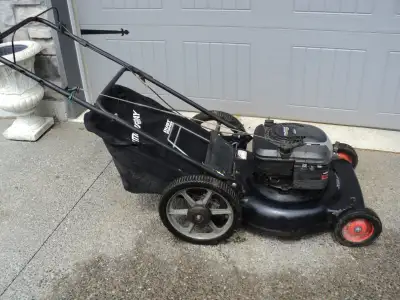 AWESOME MOWER! Briggs & Stratton 22" MOWER, View more