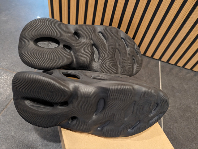 Yeezy Foam Runner in Men's Shoes in City of Toronto - Image 3