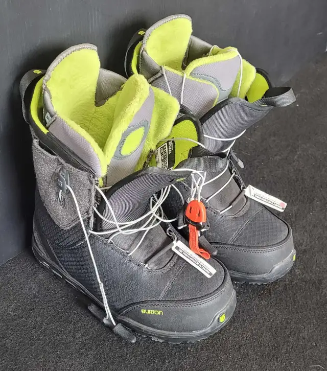 Ladies 8.5 Burton Ritual Input 3 Snowboard Boots (27205209) in Snowboard in Calgary - Image 3