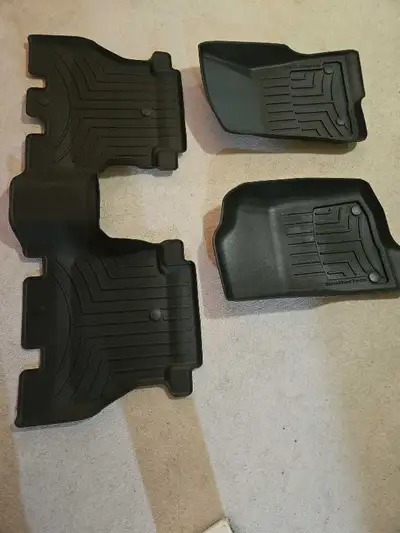 Jeep 2022 4 door all weather floor mats Used 6 months in great shape! Front & rear Oshawa Ontario