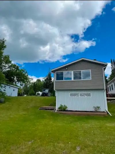 **Please contact Tall Timber with all Questions** Waterfront Seasonal Cottage: Enjoy the lake life i...