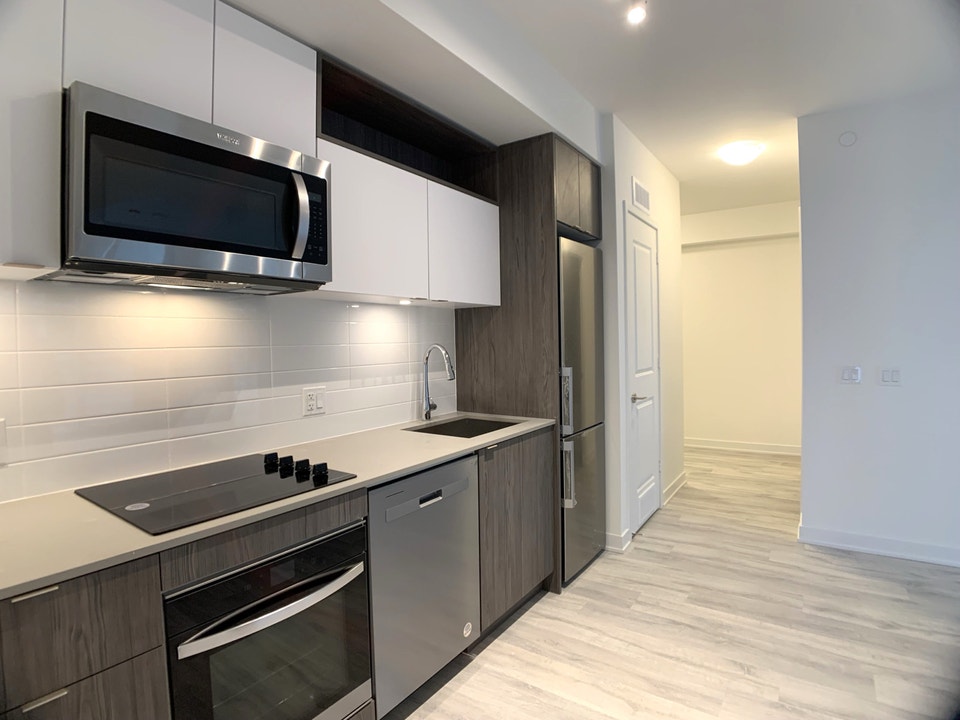 One bedroom+ private washroom close to Eaton Center 3