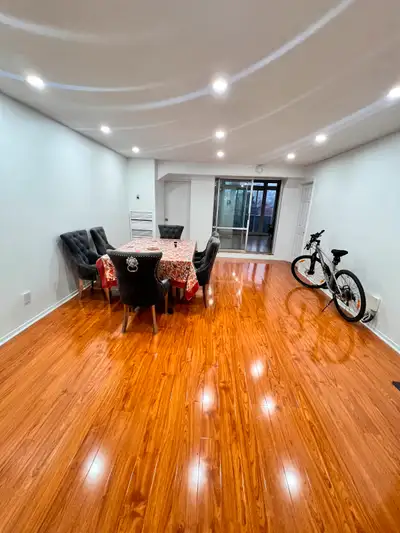 Private room in a shared apartment with 1 parking dundas mavis