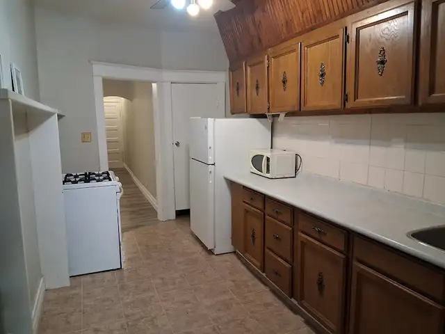 (DOWNTOWN)  2 Bedrooms Apartment!