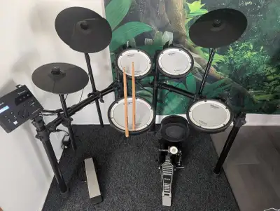 Roland TD07kv electronic drums in excellent shape, View more