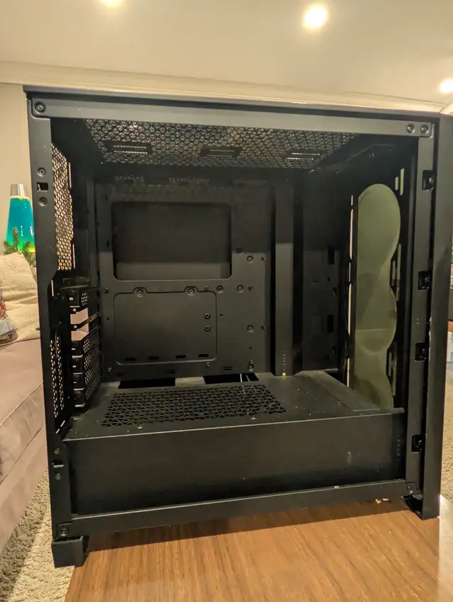 Corsair 4000x mid tower case - no fans, no components, tower in System Components in Sarnia - Image 3