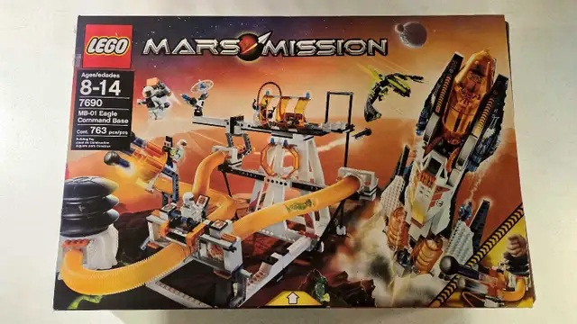 Lego Mars Mission - MB-01 Eagle Command Base (7690) in Toys & Games in Winnipeg - Image 3