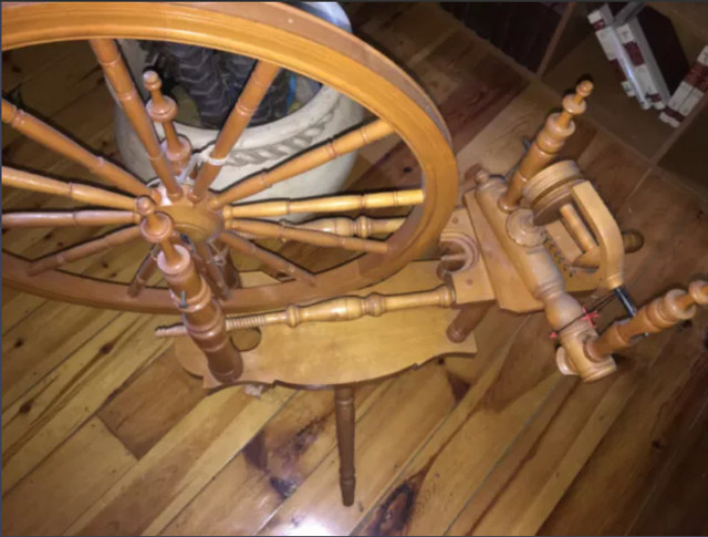 SPINNING WHEEL - FOR SALE in Arts & Collectibles in Mississauga / Peel Region - Image 3