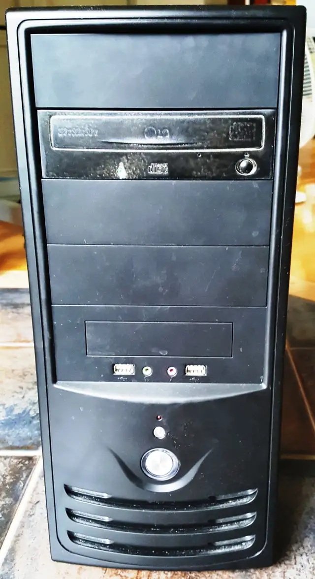 PC de bureau Intel Win 11 in Desktop Computers in Drummondville - Image 2
