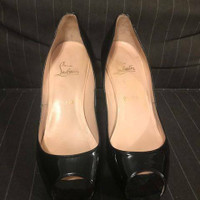 LOUBOUTIN-Peep Toe Pumps Womens SIze 39 USA 9Black Patent