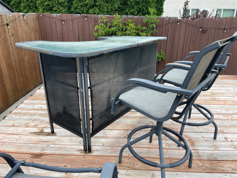 Bar patio set with high back chairs Outdoor Décor Winnipeg Kijiji