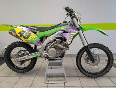 This big green dirt scoot is looking for a new home! Comes with FMF 4.1 exhaust and megabomb header,...
