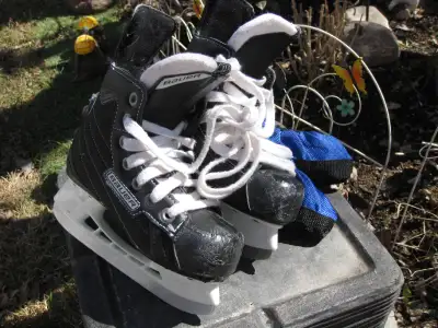 Youth BAUER NEXUS Ice Hockey Skates Size Y 11 R VGC, View more