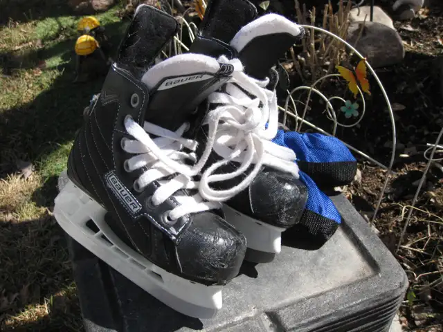 Youth BAUER NEXUS Ice Hockey Skates Size Y 11 R VGC in Hockey in Winnipeg - Image 2
