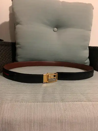 Authentic Vintage Gucci Black Leather Gold Buckle Belt !