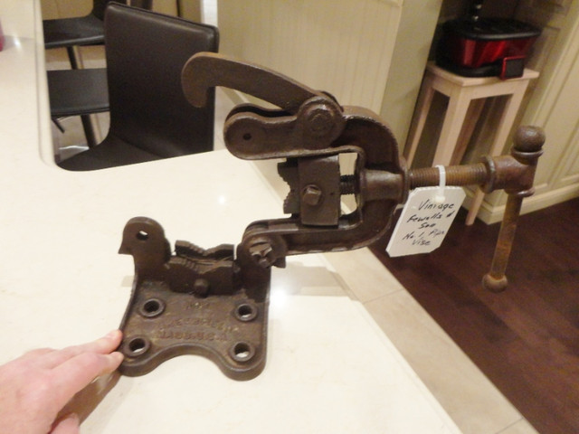 Antique Cast Iron Fewells & Son Co. No.1 Pipe Vise Mass. USA in Arts & Collectibles in Kitchener / Waterloo - Image 4