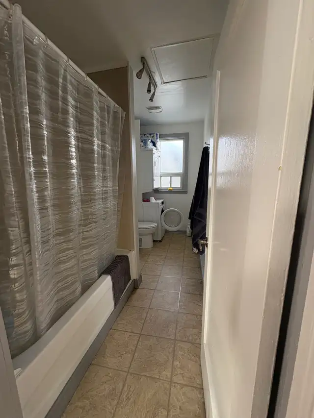 Trent/Fleming Student Rental for 3 in Room Rentals & Roommates in Peterborough - Image 4