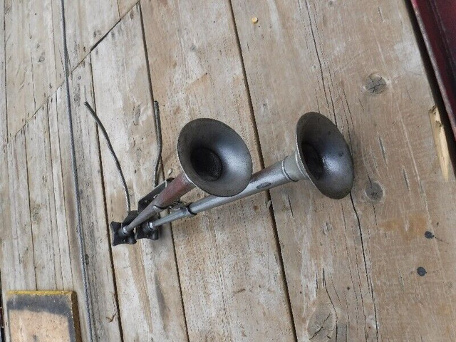 Air Horns in Other in Oakville / Halton Region - Image 2