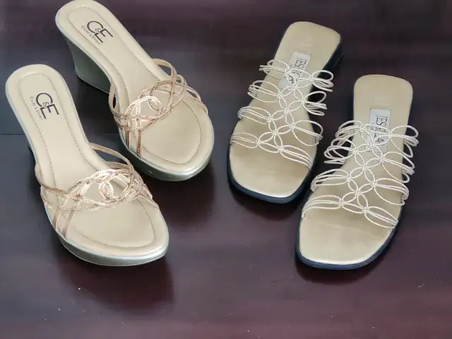 gold sequin slip on sandals / shoes size 8 in Women's - Shoes in Kitchener / Waterloo - Image 2