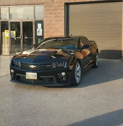Paint protection on hood, front fender. Manual, Recaro seats. No mods except for rotofab intake. Ask...