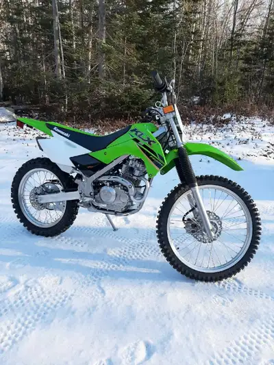 2022 Kawasaki KLX 140cc great condition lightly used, adult riden. Headlight and taillight, tailligh...