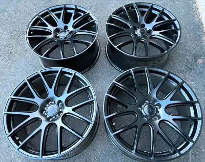 4 mags DAI Autobahn 20x9” offset 35 Center bore 73.1 Bolt pattern: 5x114.3 Neuf!! Jamais rouler. Val...