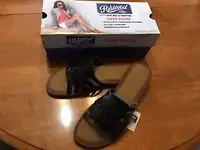 NEW Women's Skechers Sandals (size 9)