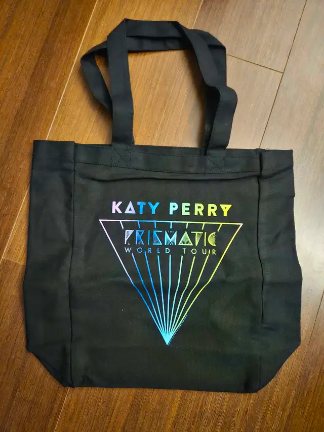 Katy Perry Prismatic Tour Tote Bag MINT CONDITION in Women's - Bags & Wallets in City of Toronto - Image 2