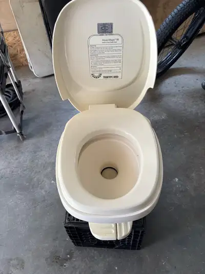 Petite toilette à pédales pour vr en bonne condition