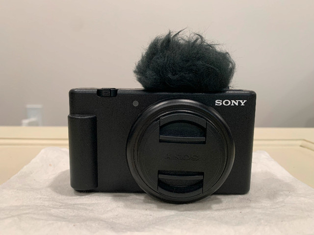 Brand New Sony ZV-1F in Cameras & Camcorders in North Bay
