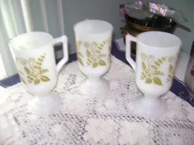 Tasses avec pieds vintage, View more