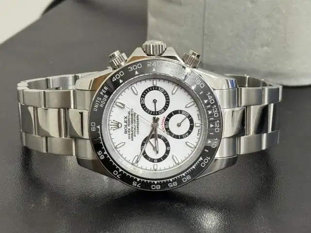 Rolex Daytona "Panda" Watch Montre in Jewellery & Watches in City of Montréal - Image 2