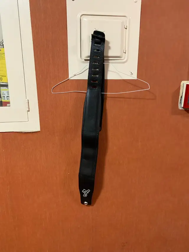 F Bass leather strap w/ Straploks