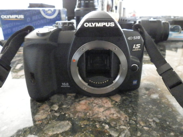 Caméra/appareil photo OLYMPUS E-510 camera + accessoires dans Appareils photo et caméras  à Laval/Rive Nord