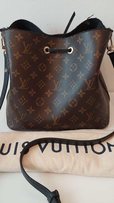 Louis Vuitton Purse in Women's - Bags & Wallets in Strathcona County - Image 2