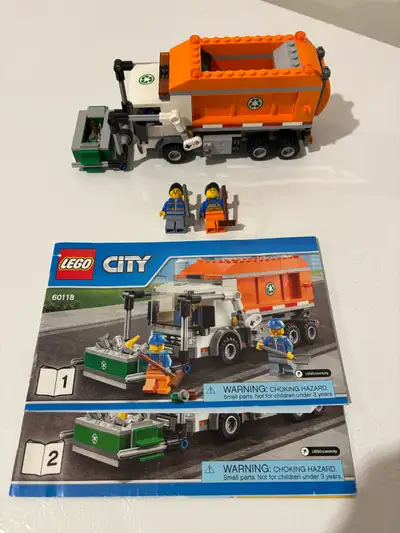 Spruce up your little builder's collection with this used Lego City 60118 Garbage Truck set, which i...