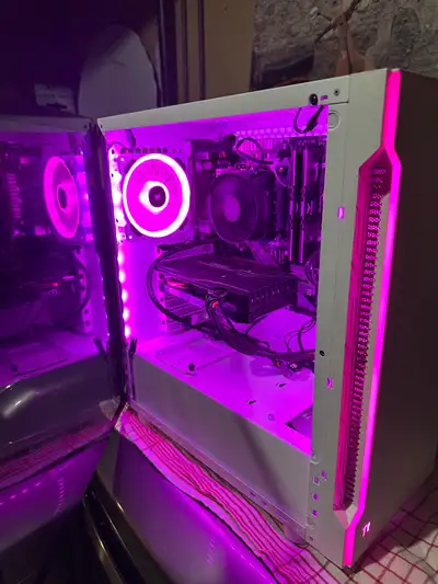 Custom Gaming PC works excellent. Selling because I got a new one. Installed new harddrive includes...