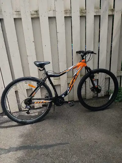 29in Hyper Viking Trail Aluminum Mountain Bike, Vélo de Montagne, View more