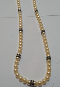 Vintage Pearl necklace with black Crystal spacers
