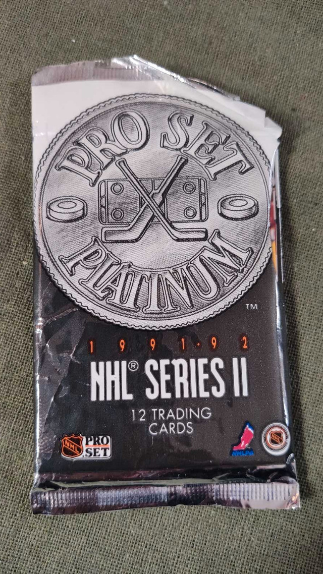 Vintage 1992 hockey cards in Arts & Collectibles in Ottawa
