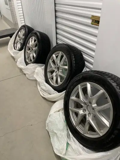 Selling a complete set of winter tires off a 2022 Volvo XC60. Tires: Michelin X-Ice (235/60R18, 107T...