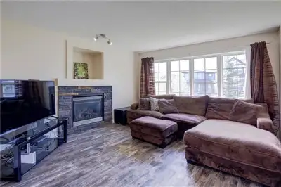 One masterbedroom furnished (with a queen size bed, desk and a chair) for rent in NW Panarama. Utili...