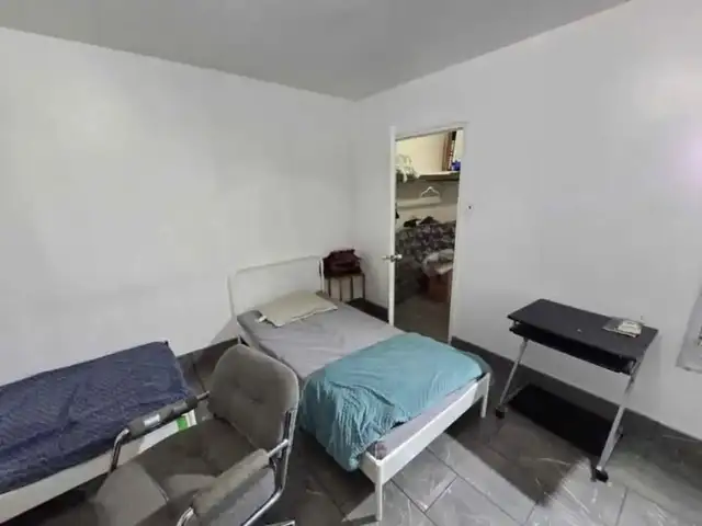 Shared ROOM 500$