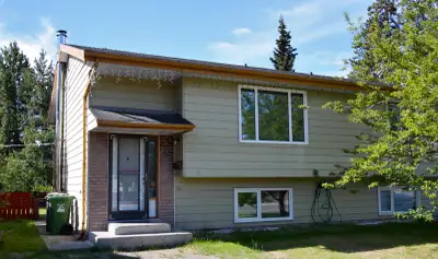 Available for rent on February 1st, 2026 ($3000 plus electric): 3 Bedrooms 2 bathrooms Front-yard Fe...