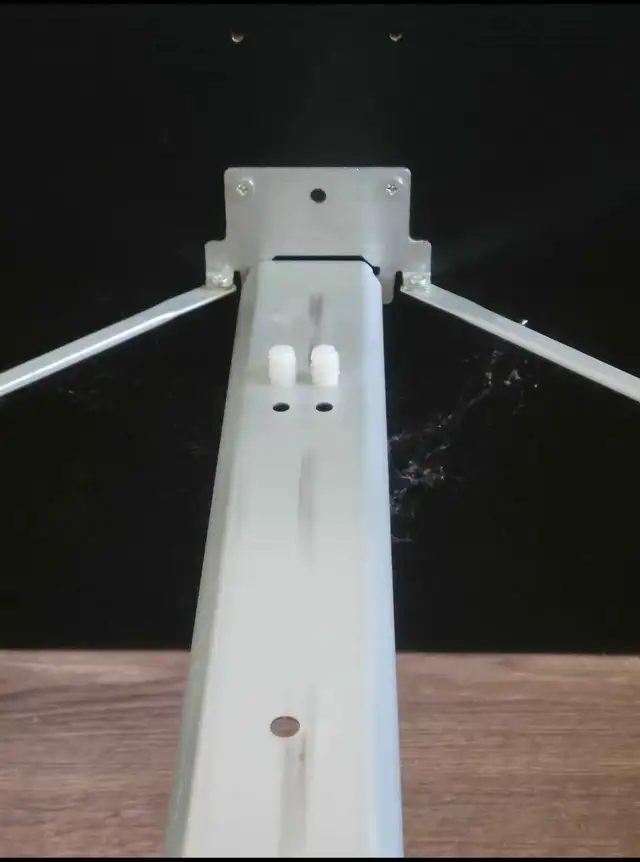 Structure de lit Queen Ikea MALM et ses 2 tables de nuit in Beds & Mattresses in Longueuil / South Shore - Image 7