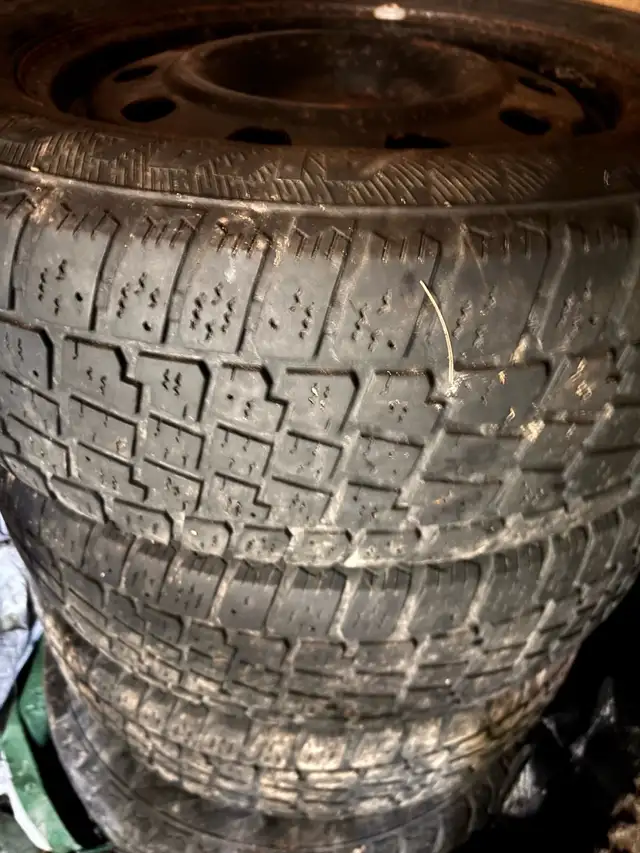 Goodyear assurance 215/70r16 all season in Tires & Rims in Trenton - Image 2